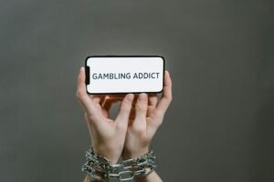 Read more about the article Why Internet Gambling Can Be More Dangerous Than Casinos